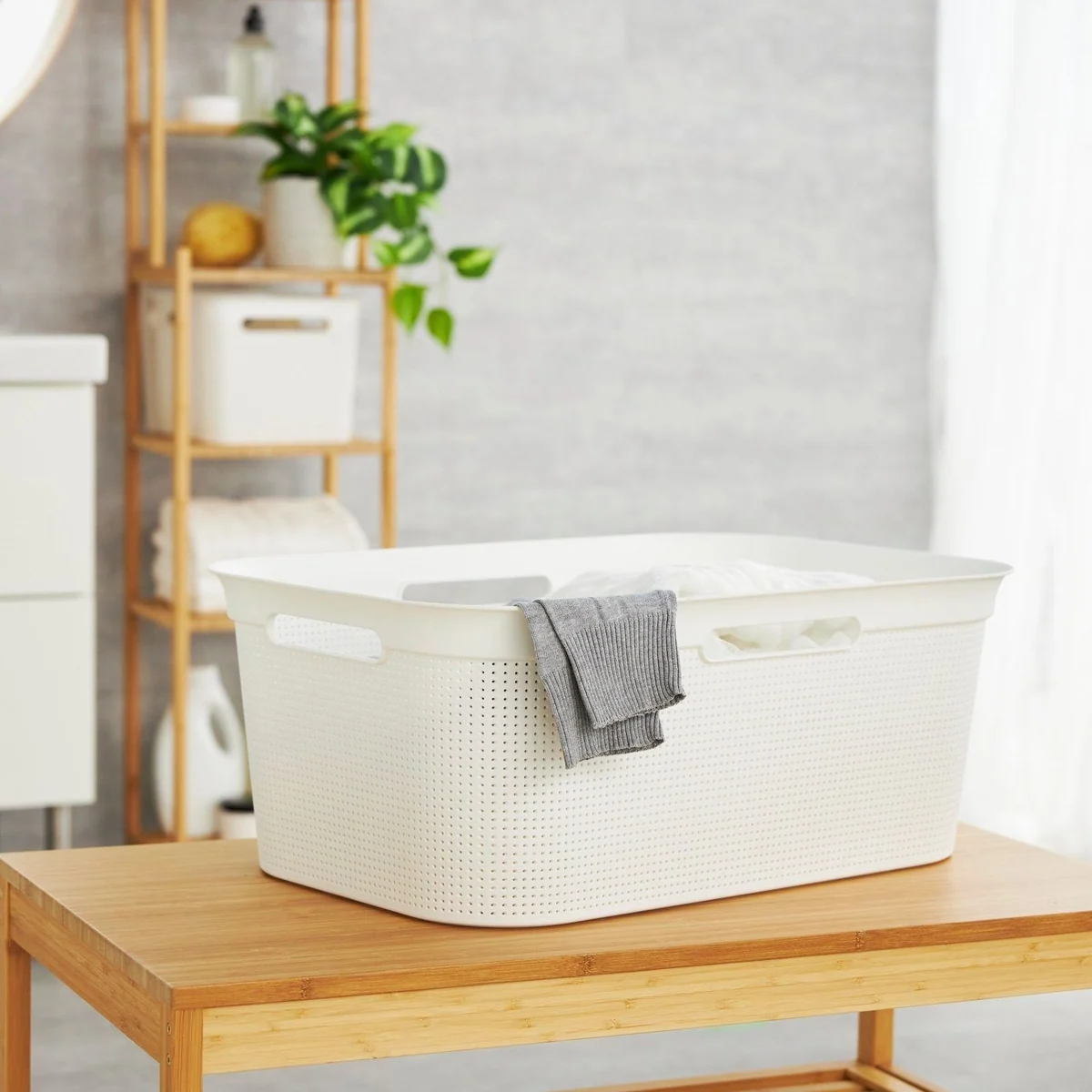 Rotho Wäschekorb Brisen 40l, langlebig, leicht und platzsparend 5