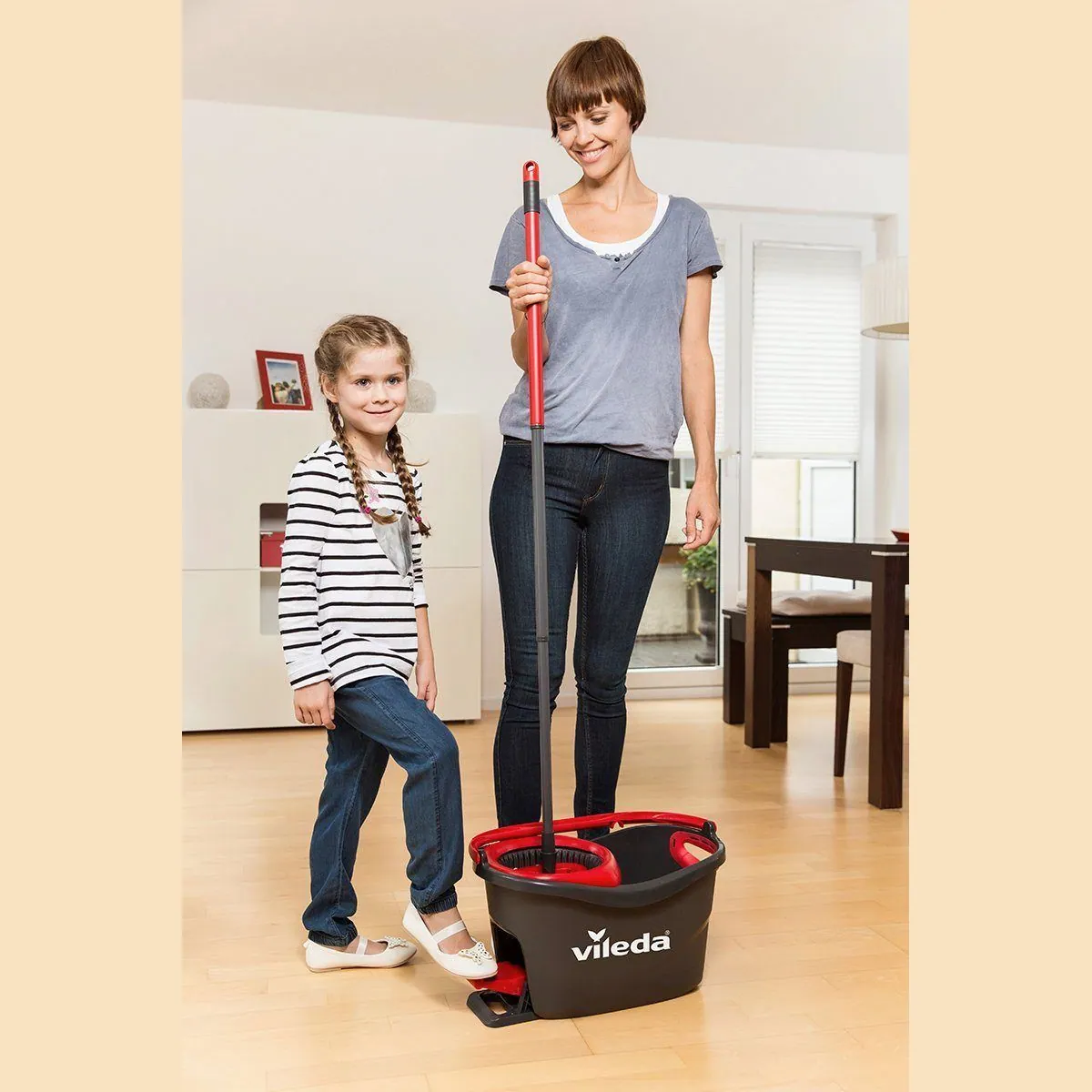Vileda Turbo Easy Wring & Clean Set, mühelose Reinigung für alle Bodenarten 2