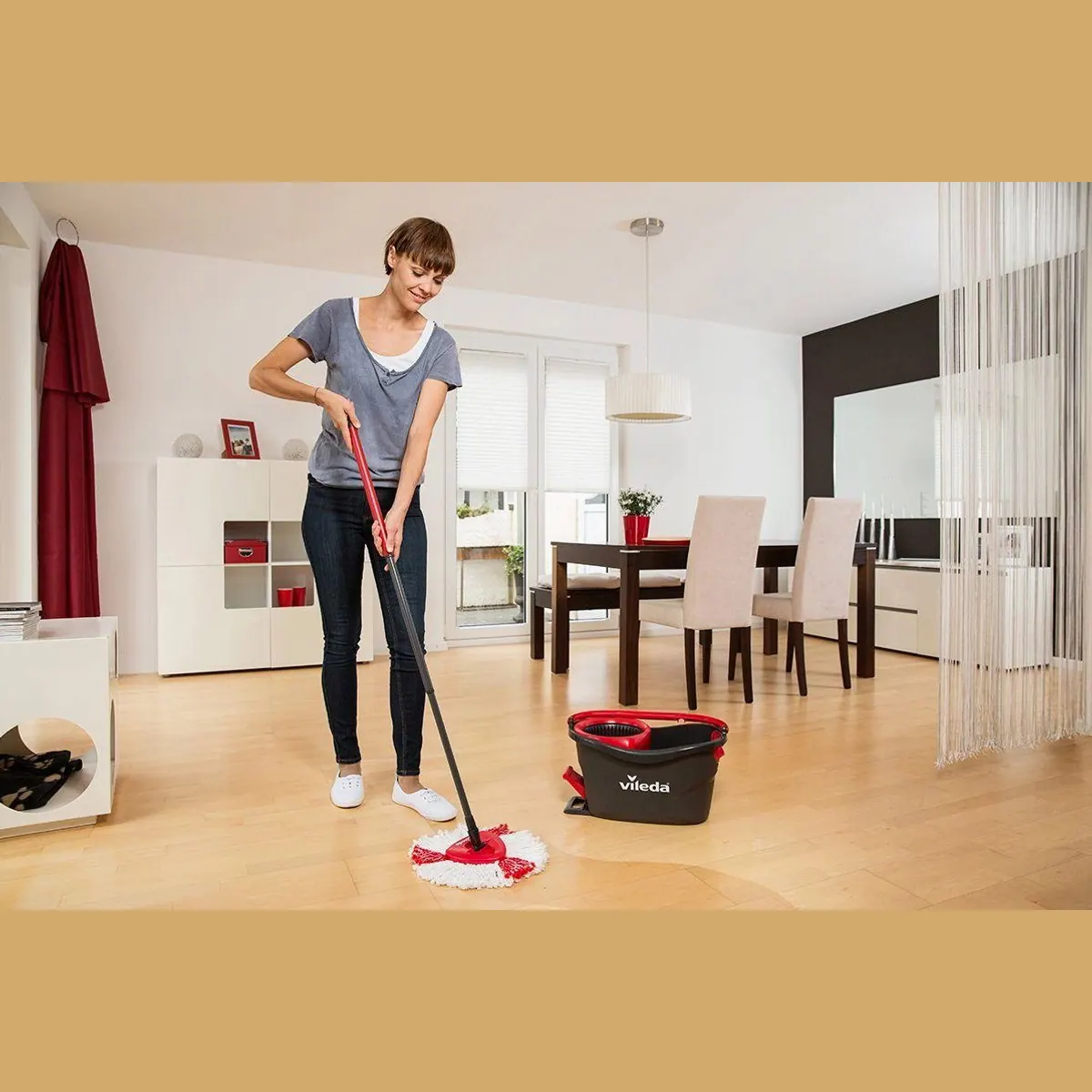 Vileda Turbo Easy Wring & Clean Set, mühelose Reinigung für alle Bodenarten 3