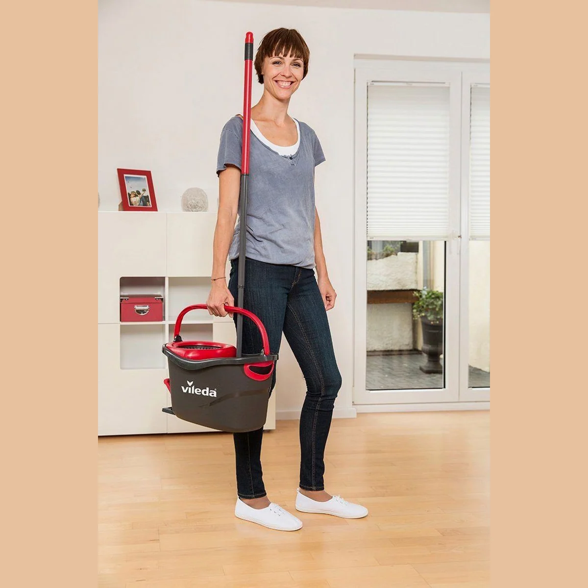 Vileda Turbo Easy Wring & Clean Set, mühelose Reinigung für alle Bodenarten 5